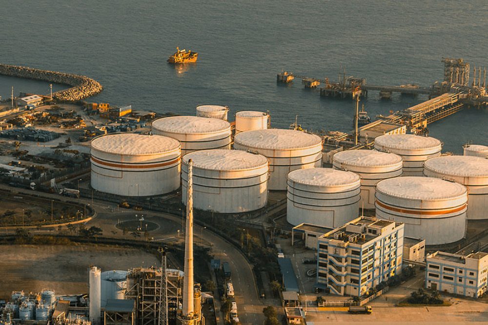 top-view-of-oil-tank-XK6ZSY71 (2)